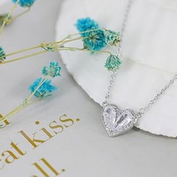 🔥⏭️NIB White Gold Plated Cubic Zirconia Heart Pendant Necklace - Picture 2 of 15